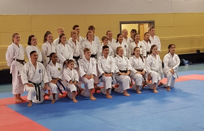 Stor VVIL-tropp på karate kick-off i Oslo